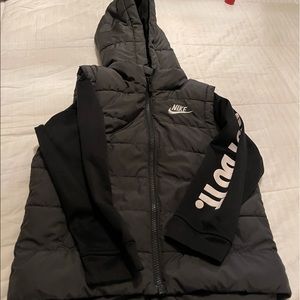 Nike puffer jacket size 4T
